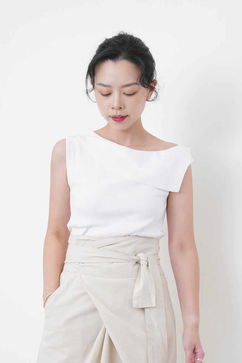 Black flipped layer vest in asy. Cut