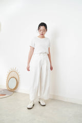 White curve cut trousers w/ outline stitches
