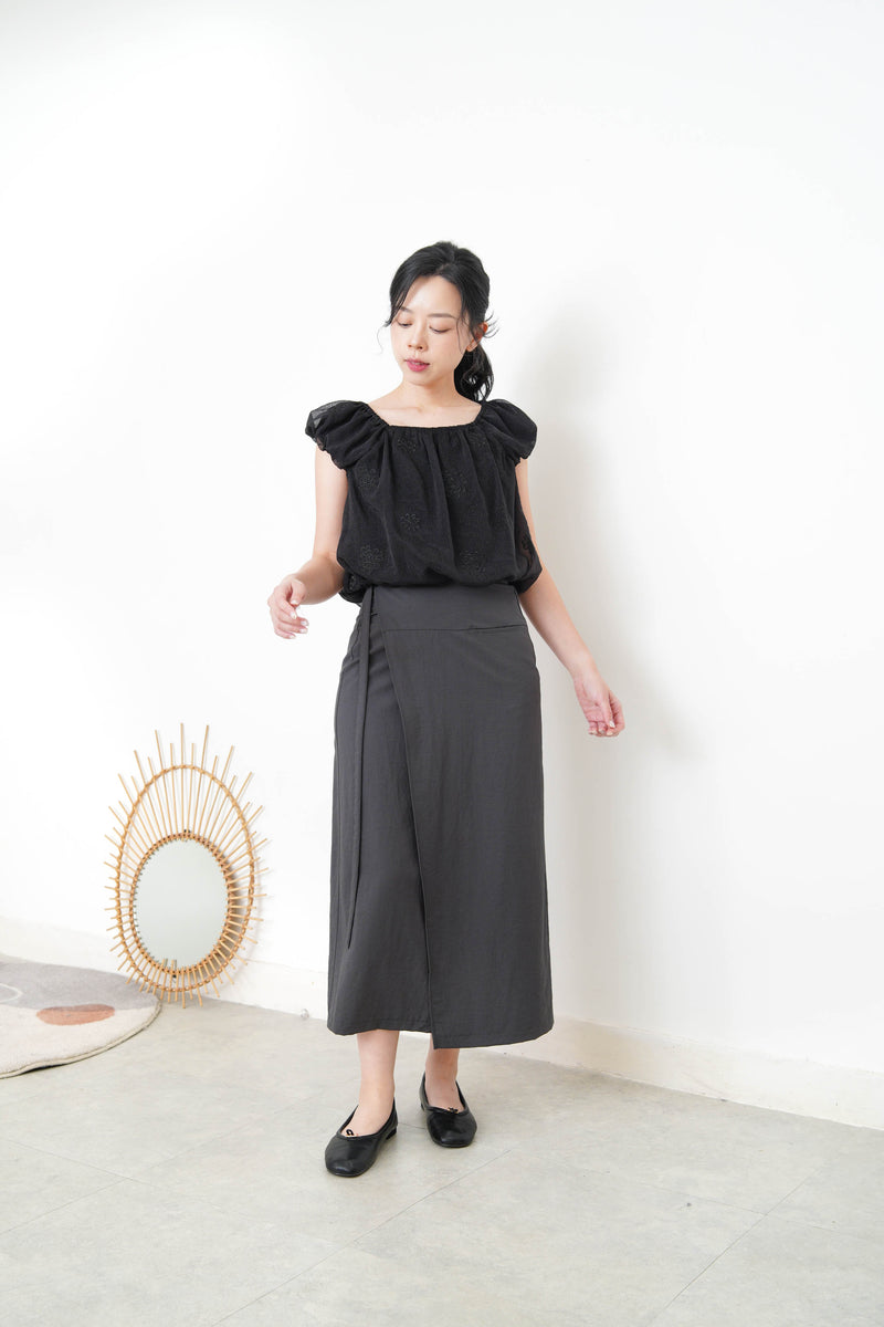 Black chiffon balloon blouse w/ floral embroidery