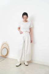 White curve cut trousers w/ outline stitches
