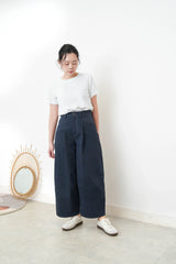 Navy curve cut trousers w/ outline stitches