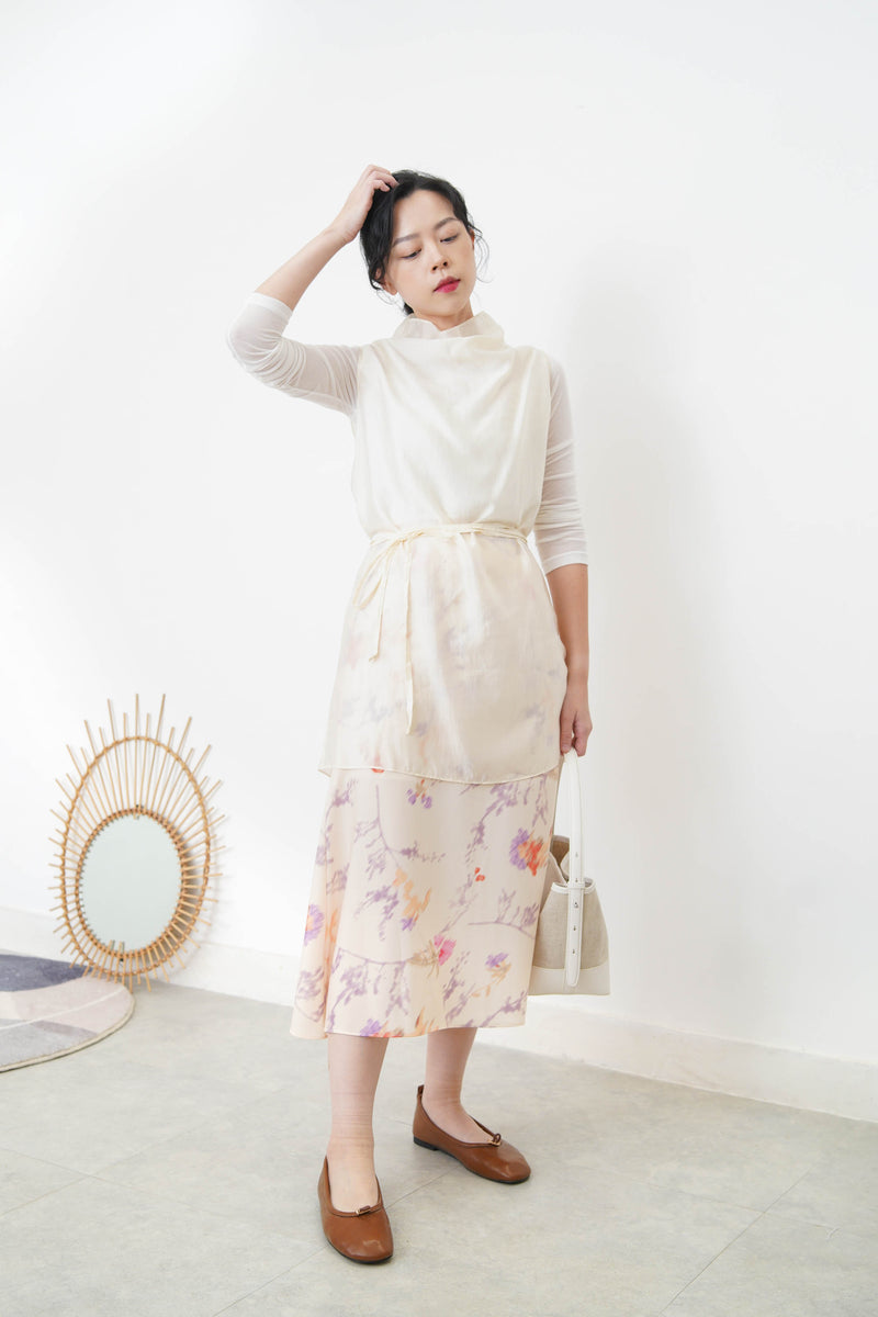 Ivory silky skirt with flower print