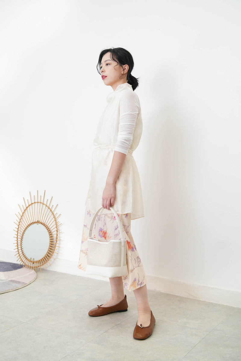 Ivory silky skirt with flower print