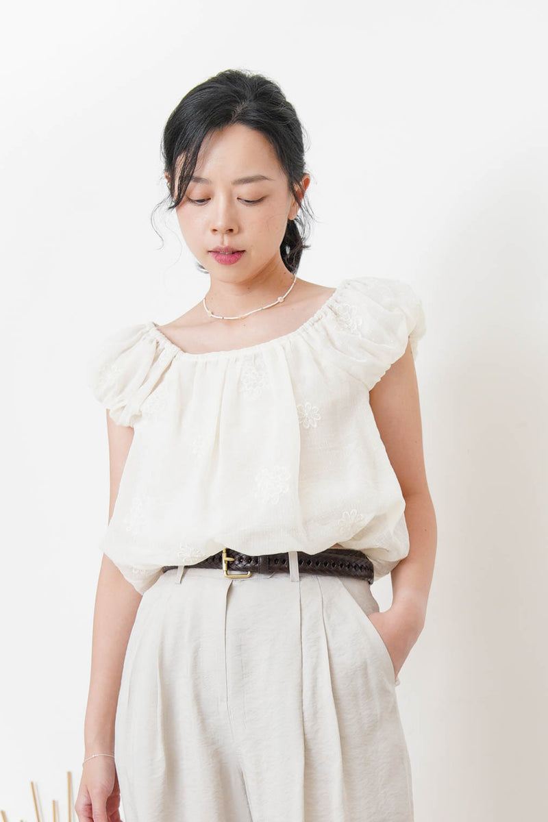 Beige chiffon balloon blouse w/ floral embroidery