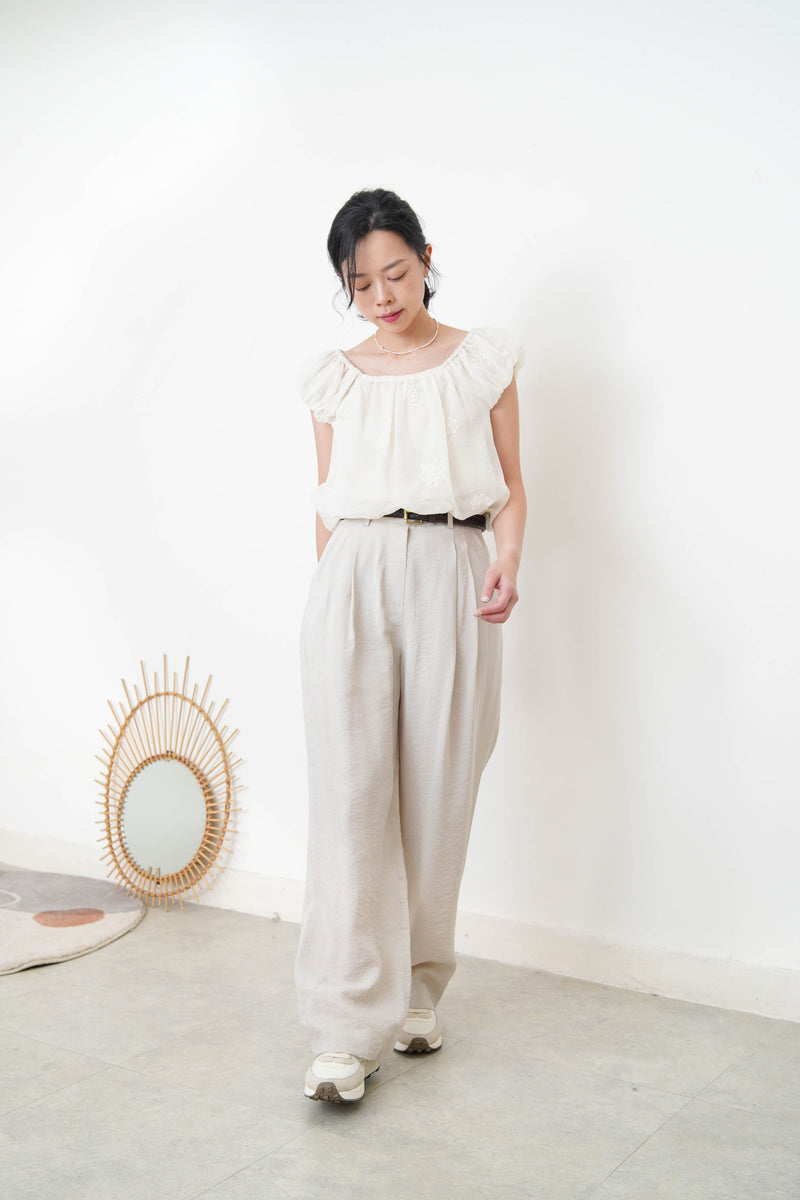Beige chiffon balloon blouse w/ floral embroidery