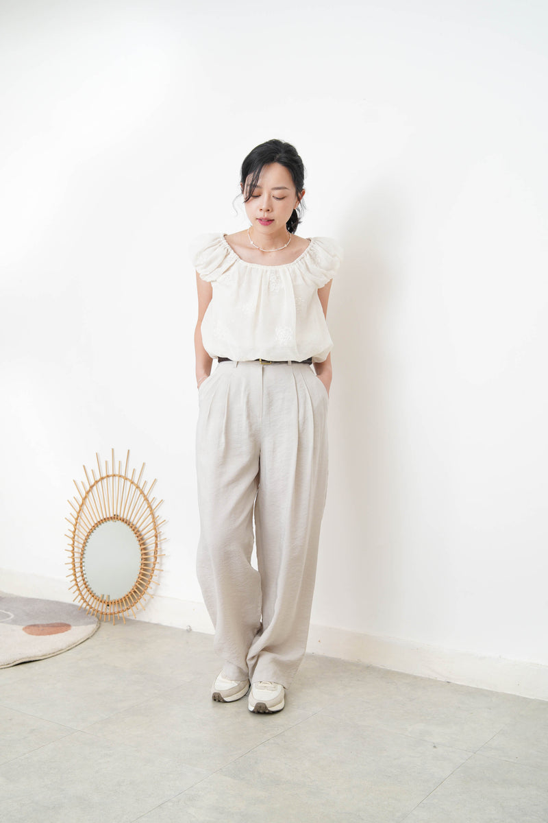 Beige chiffon balloon blouse w/ floral embroidery