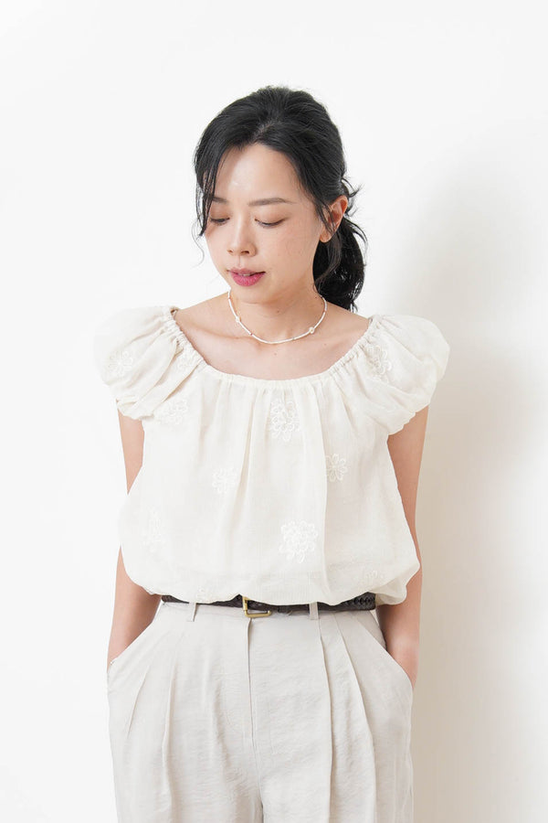 Beige chiffon balloon blouse w/ floral embroidery
