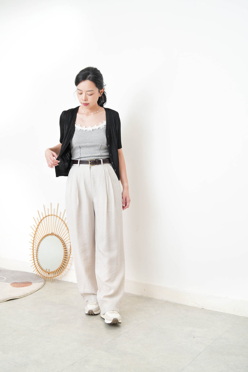 Black pleats v neck premium top