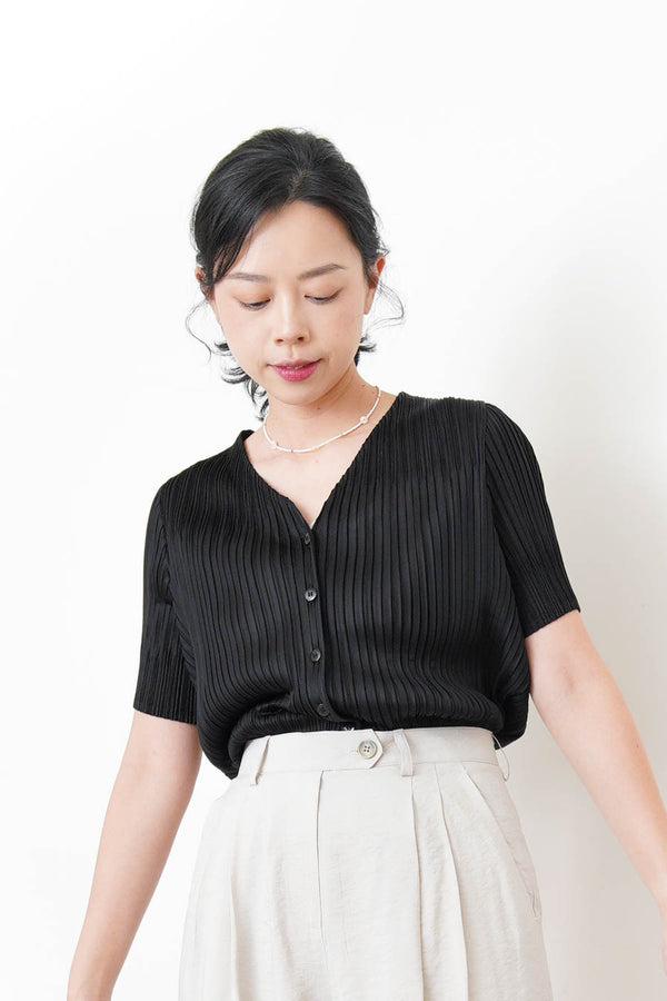 Black pleats v neck premium top