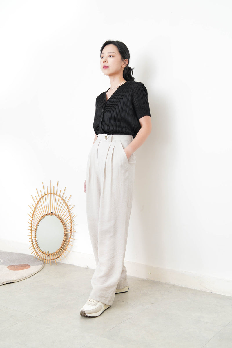 Black pleats v neck premium top