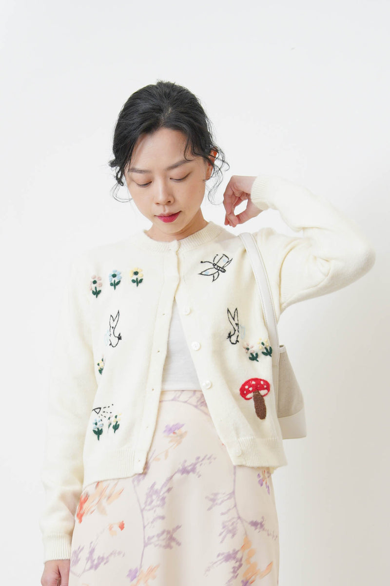 Ivory cartoon embroidery cardigan