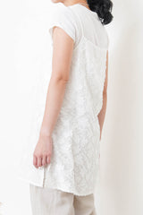White floral texture cami w/ split hem