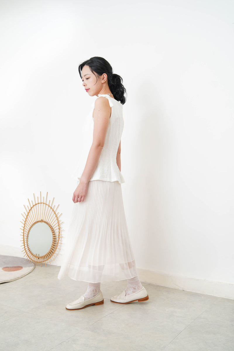 White pleats chiffon skirt