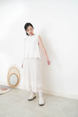 White dotted pattern vest w/ chiffon trimming