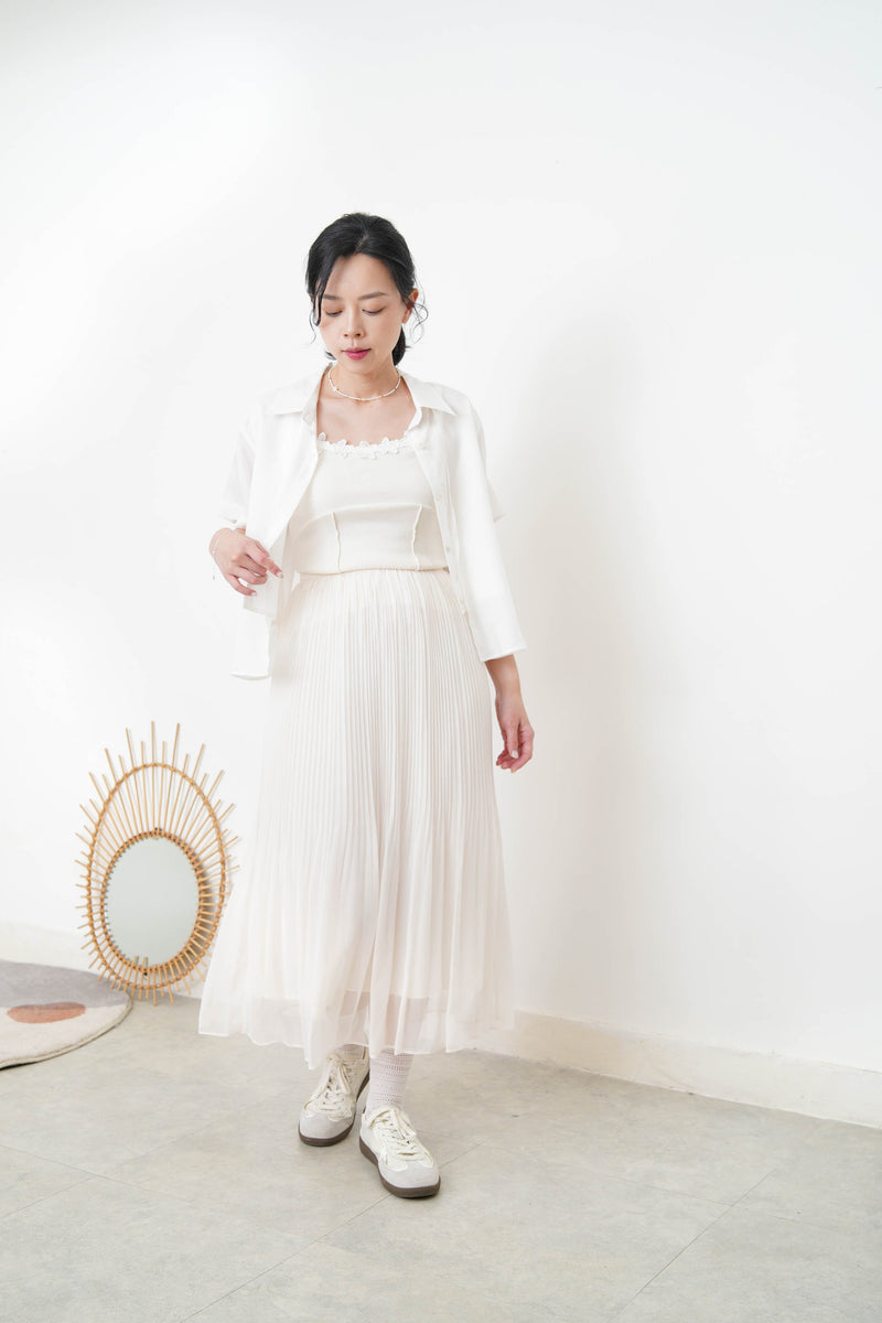 White pleats chiffon skirt