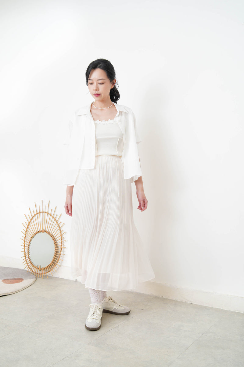 White pleats chiffon skirt