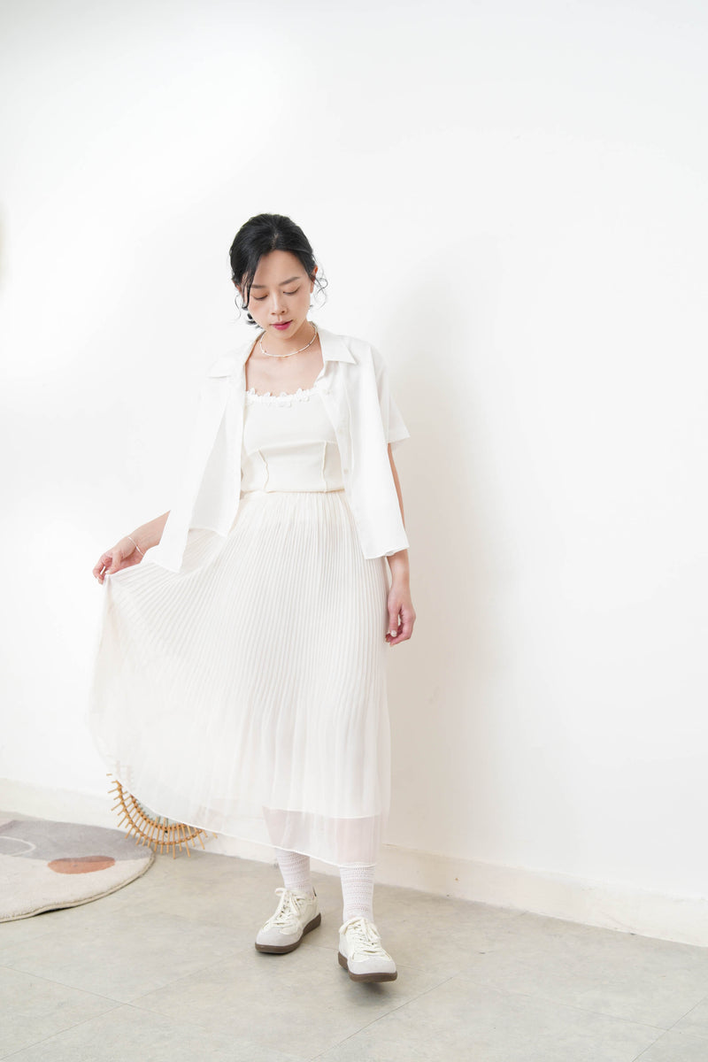 White pleats chiffon skirt
