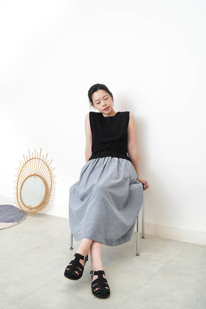 Black knit vest w/ knot waist