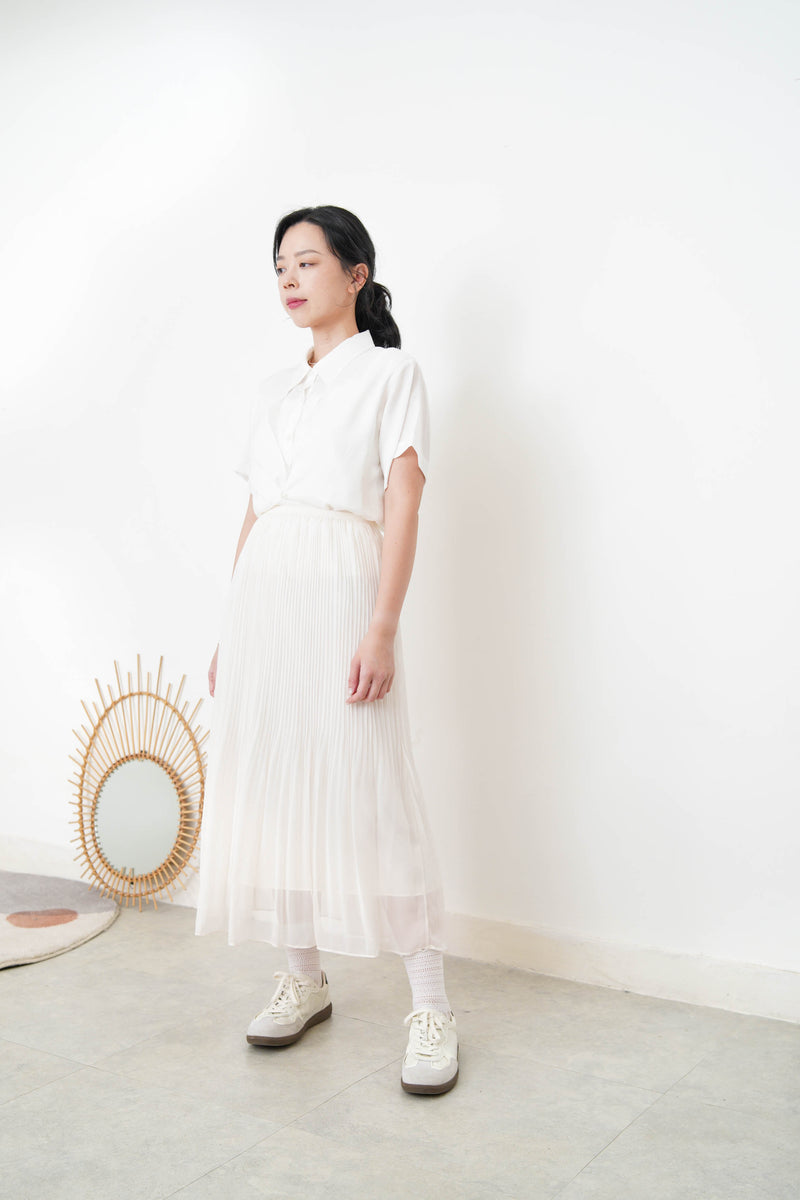 White pleats chiffon skirt
