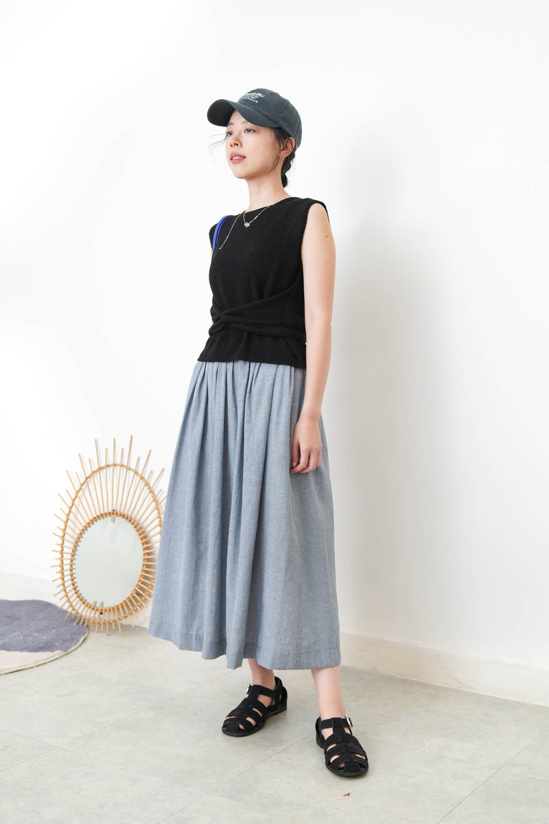 Black knit vest w/ knot waist