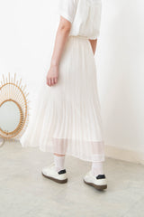 White pleats chiffon skirt