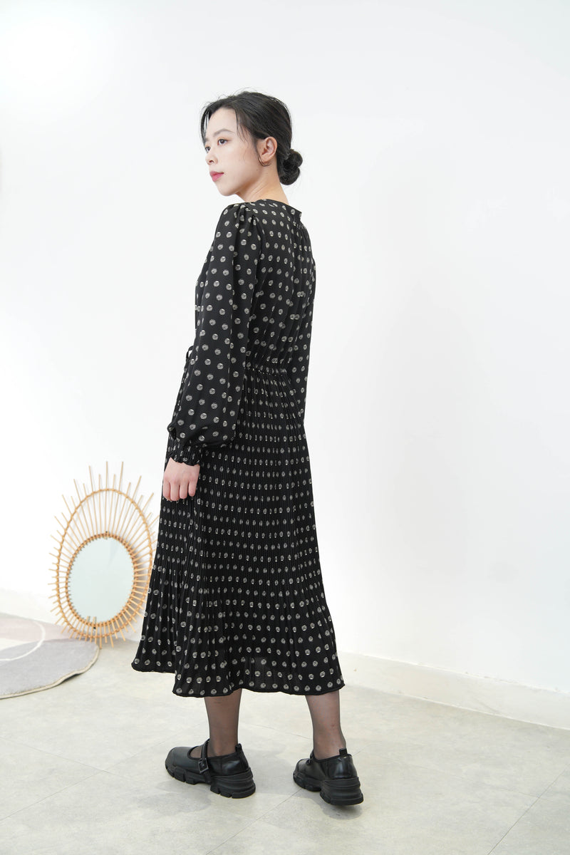 Black pattern dress w/ elastic waist strings