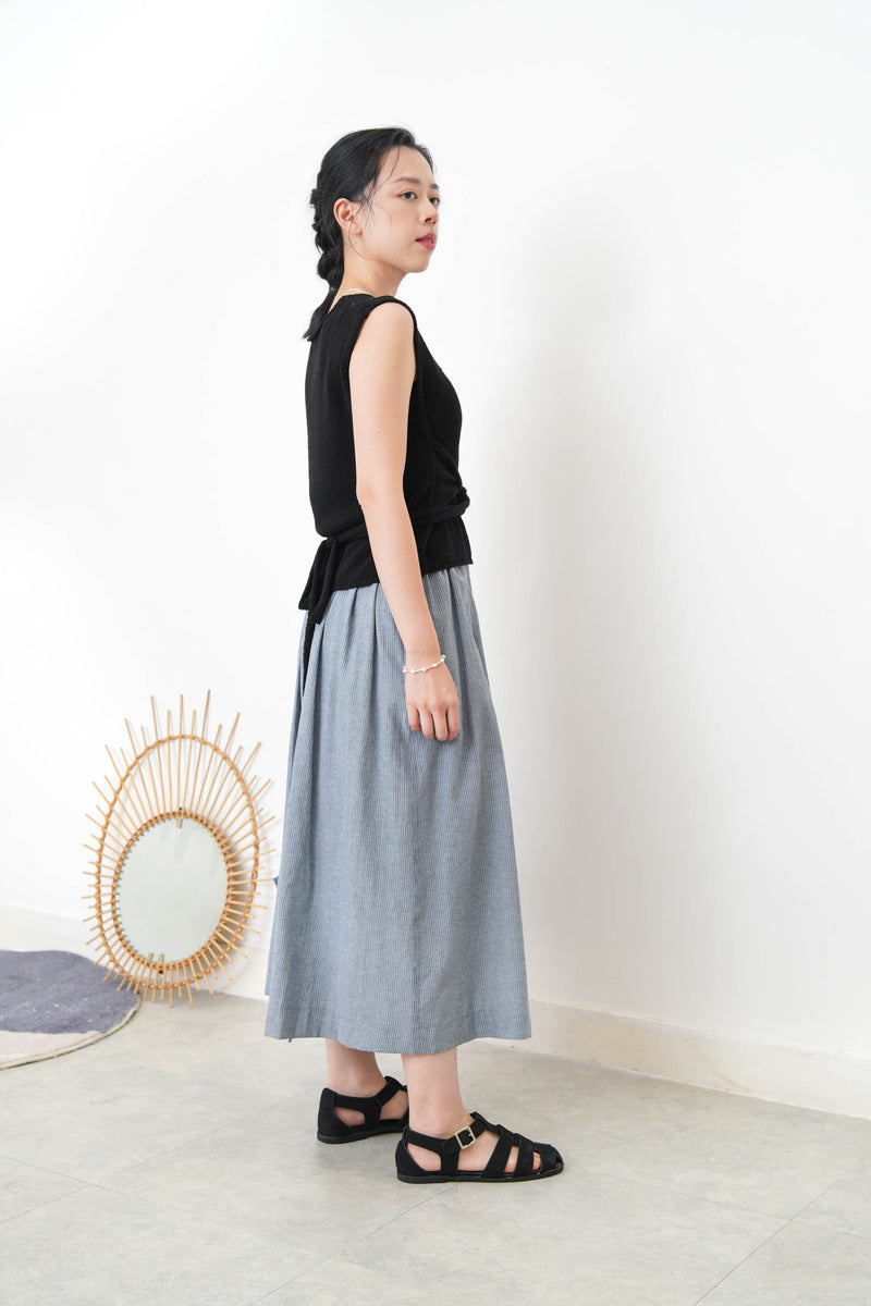 Black knit vest w/ knot waist
