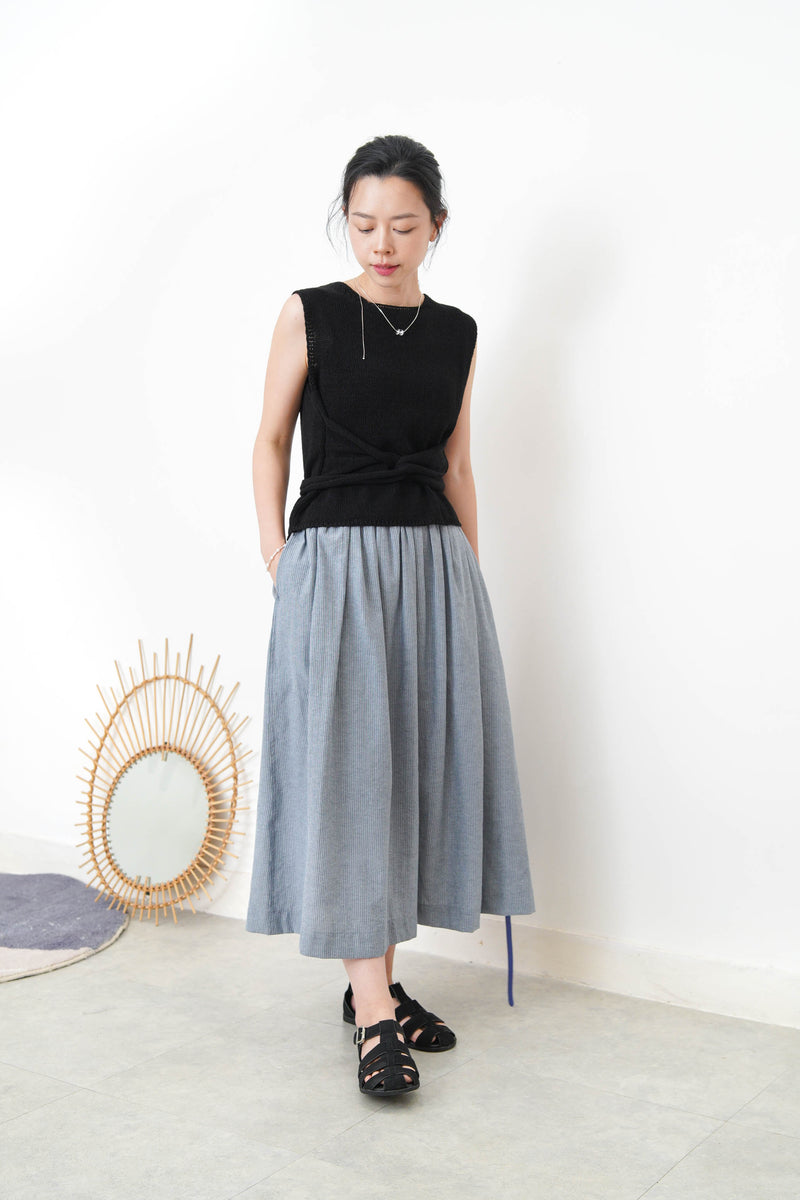 Black knit vest w/ knot waist