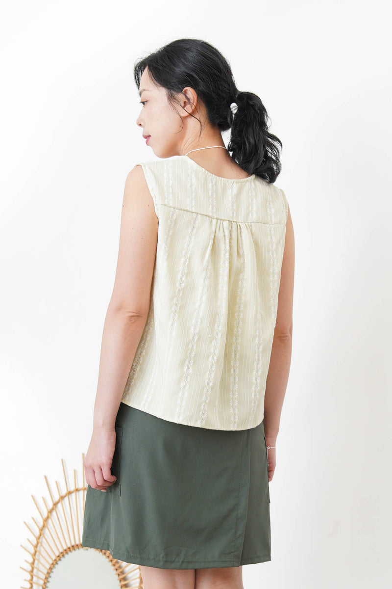 Yellow embroidery vest w/ ribbon collar