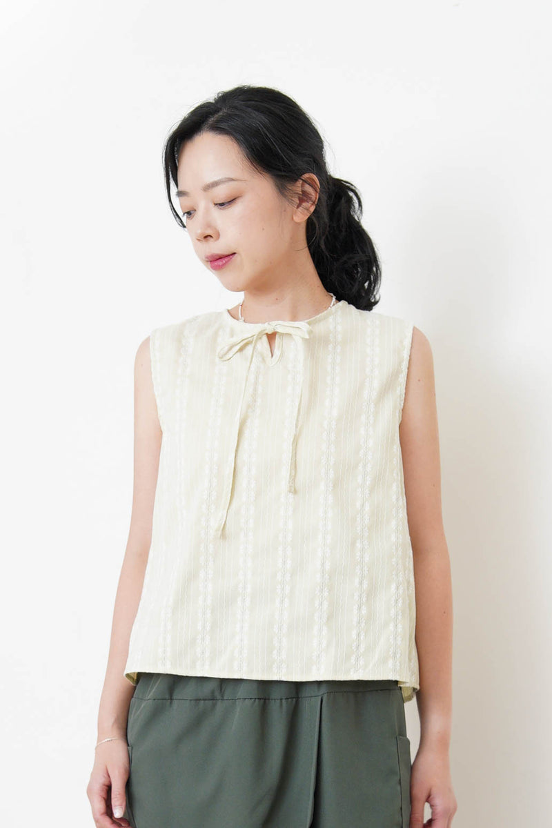 Yellow embroidery vest w/ ribbon collar