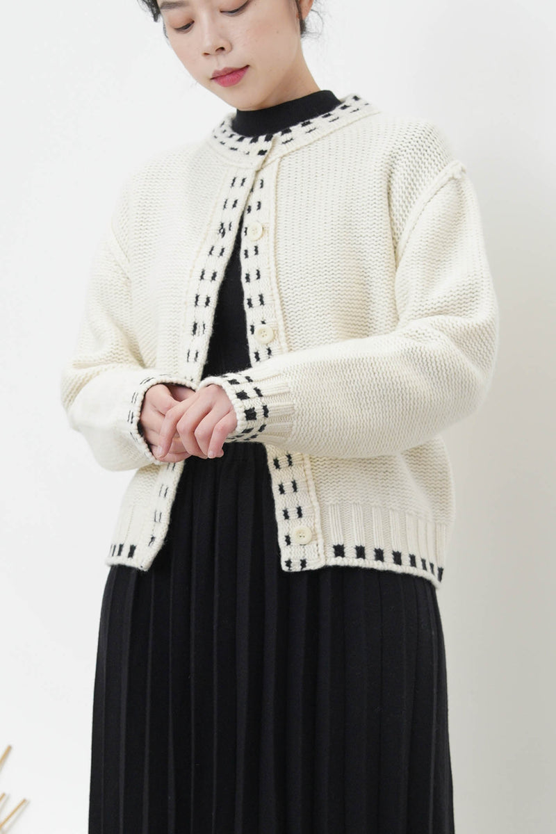 Ivory 100% wool cardigan in outline stitching