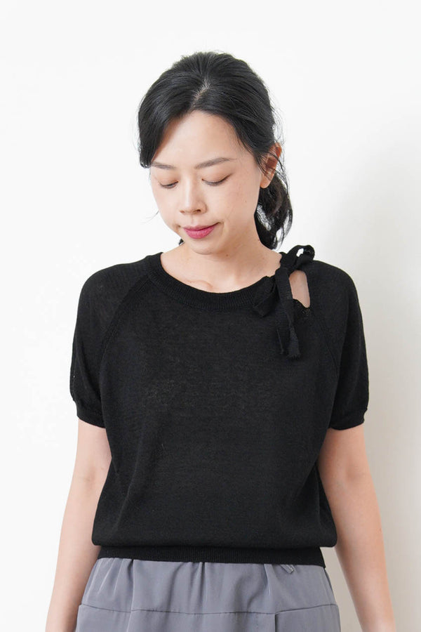 Black knit top w/ ribbon collar details