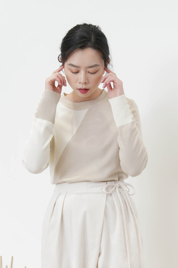 Duo tone knit top in asy. pattern