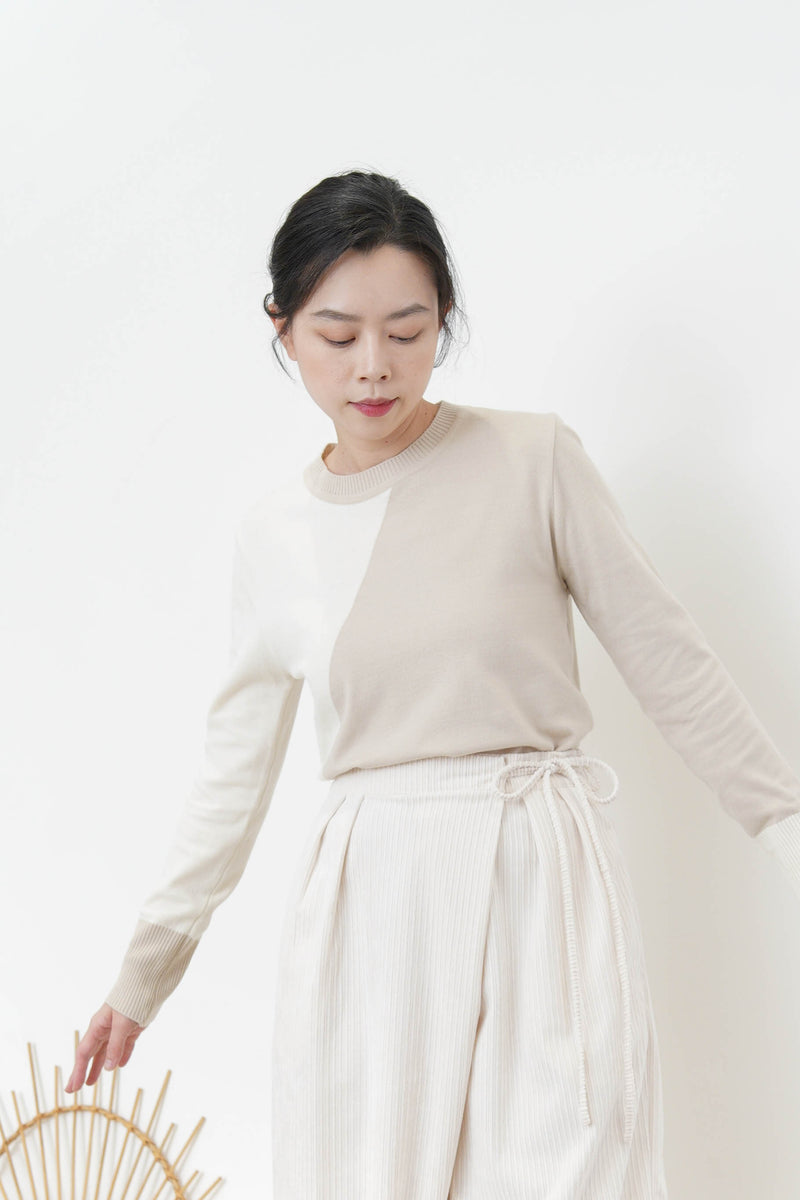 Duo tone knit top in asy. pattern