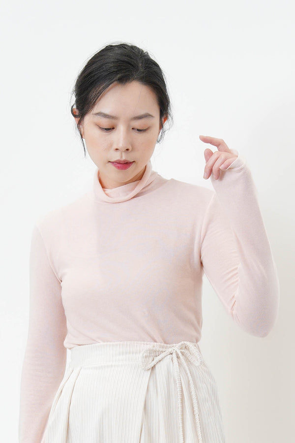 Soft pink turtle neck inner