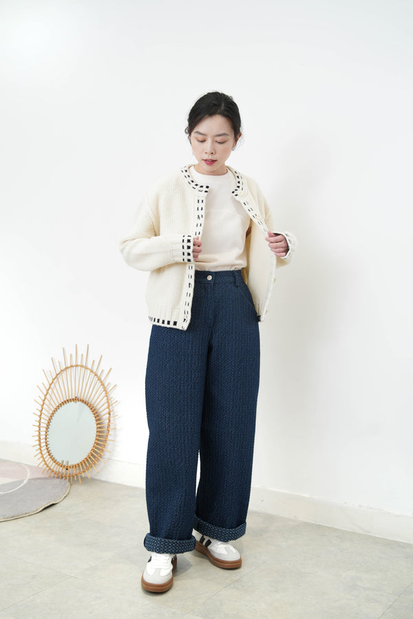 Ivory 100% wool cardigan in outline stitching