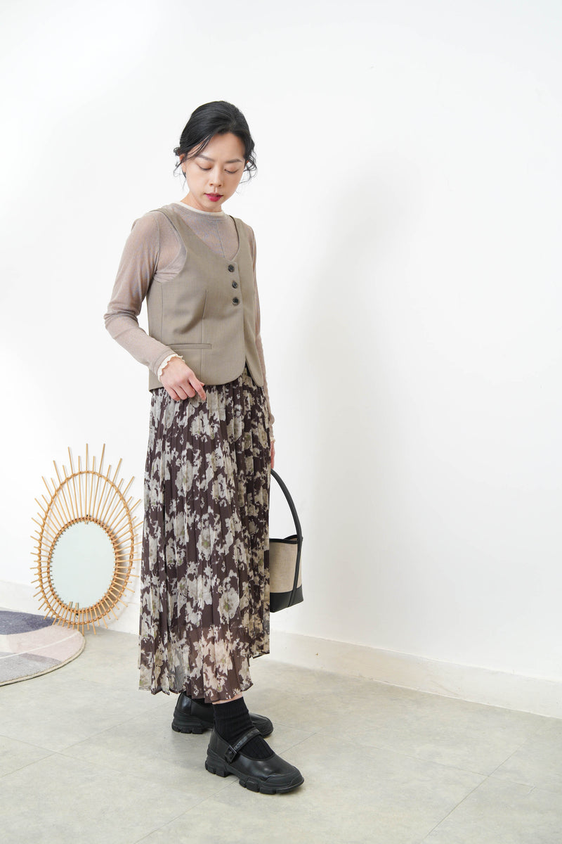 Beige button vest in round hem