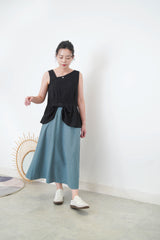 Black ribbon hem vest w/ asy. Collar