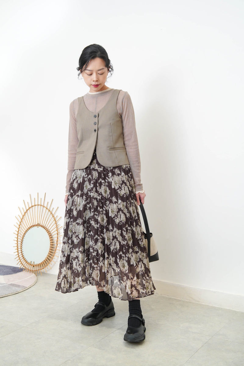 Beige button vest in round hem