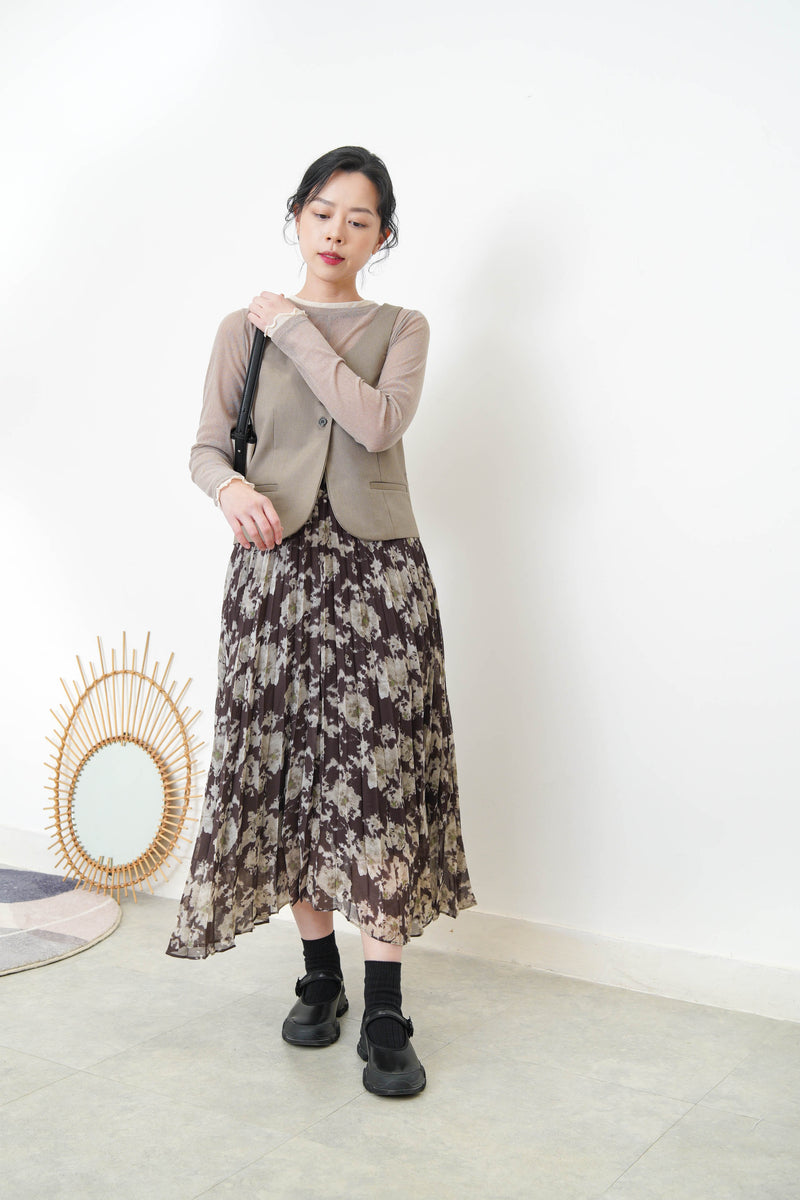 Beige button vest in round hem