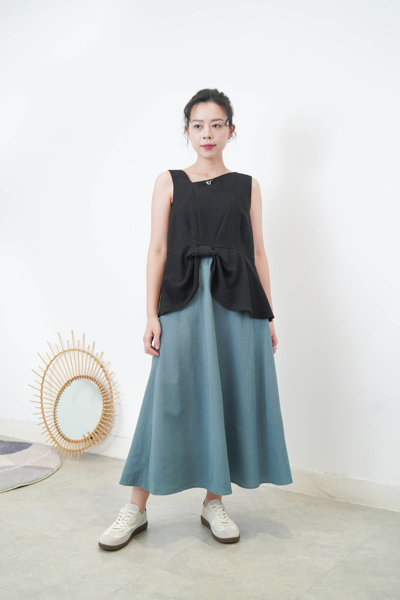Black ribbon hem vest w/ asy. Collar