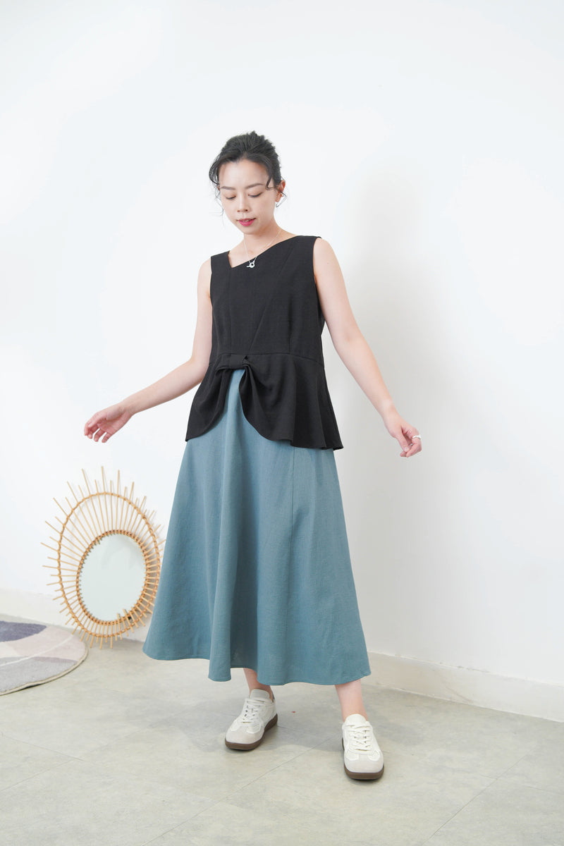 Black ribbon hem vest w/ asy. Collar