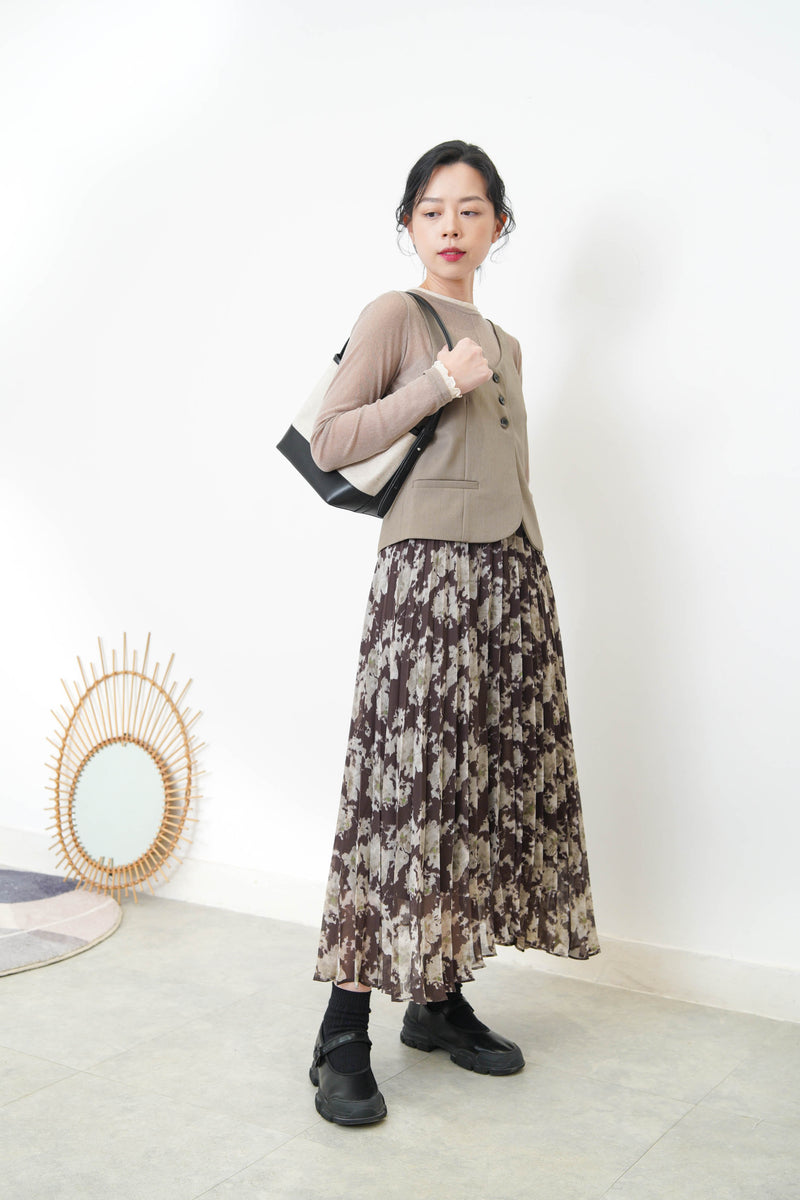 Beige button vest in round hem