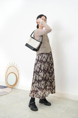 Beige button vest in round hem