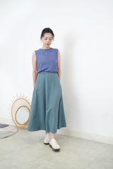 Blue knit vest in pleats back