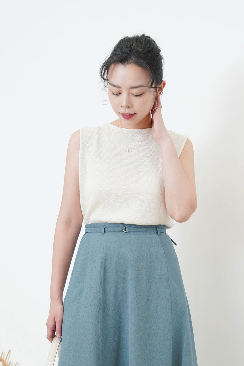 Ivory knit vest in pleats open back