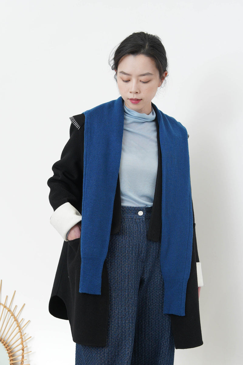 Cyan blue wool shoulder scarf