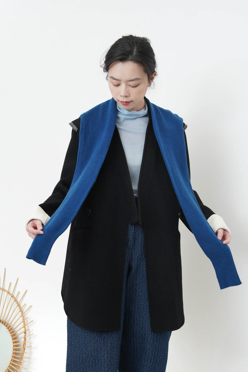 Cyan blue wool shoulder scarf
