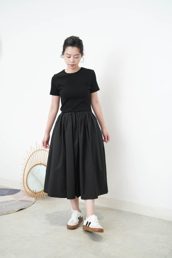 Black minimal dress w/ pockets