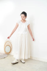 White stripes texture blouse in balloon sleeves